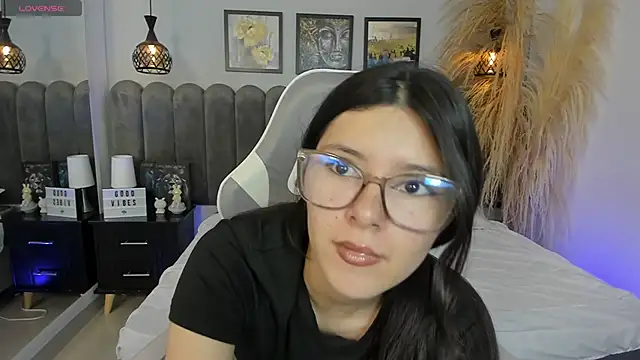 amber hill   online show from May 26, 2026, 12:12 pm