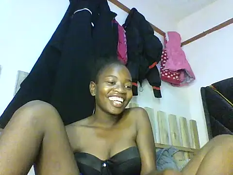 Snapshot of aliana082169 chatting on May 22, 2026, 6:53 am aliana082169 online show from May 22, 2026, 6:53 am