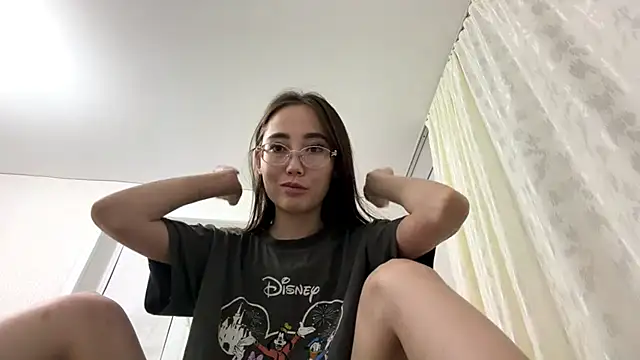 Snapshot of VickieTrudo chatting on July 6, 2026, 8:44 pm VickieTrudo online show from July 6, 2026, 8:44 pm