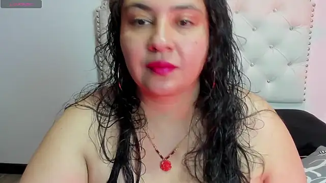 JadeBellee online show from May 27, 2026, 12:46 pm
