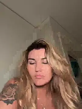 thebeachyblonde online show from July 14, 2026, 3:11 am