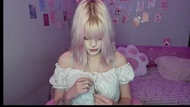 Snapshot of VelvetAlice chatting on July 11, 2026, 8:55 pm VelvetAlice online show from July 11, 2026, 8:55 pm