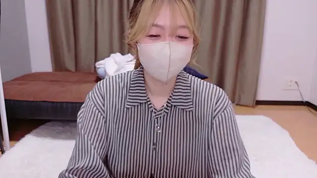 Riona H online show from May 30, 2026, 3:36 am