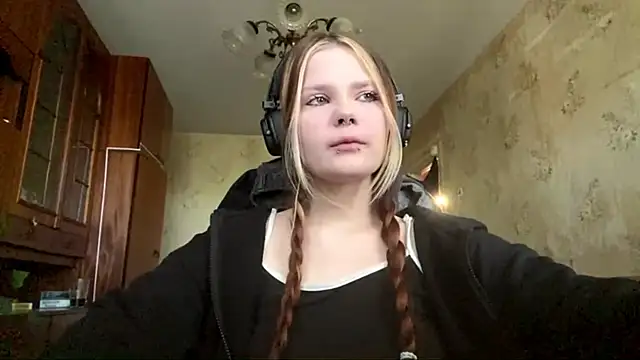 SusanaLeichty online show from May 27, 2026, 7:16 am