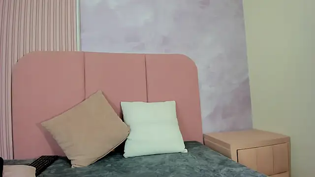 Rosa Aura online show from June 17, 2026, 1:52 am
