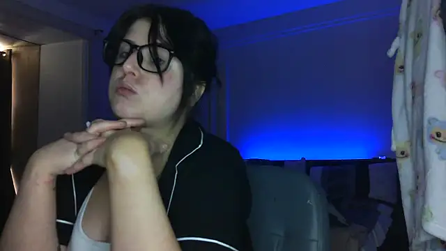 LucyLou31 online show from June 14, 2026, 2:52 pm