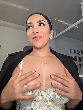  Kimberlyclars online show from May 27, 2026, 1:57 am