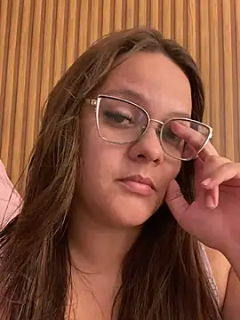 Snapshot of Laryssinha_69 chatting on July 13, 2026, 11:40 pm Laryssinha 69 online show from July 13, 2026, 11:40 pm