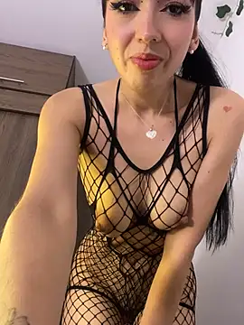 JeyLuxx online show from July 8, 2026, 4:28 am