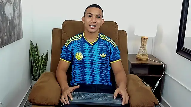Snapshot of Chirs_Arthus chatting on July 16, 2026, 12:38 am Chirs Arthus online show from July 16, 2026, 12:38 am