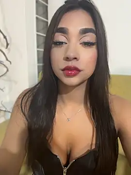 Snapshot of BellaRicciX_X chatting on May 26, 2026, 11:34 pm BellaRicciX X online show from May 26, 2026, 11:34 pm