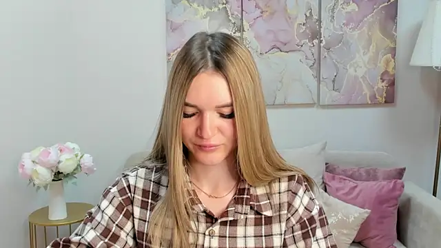 RoxyReignn online show from June 24, 2026, 9:36 pm