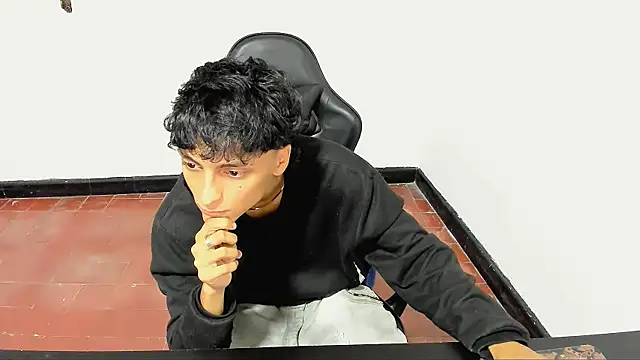 Leal cute666 online show from May 26, 2026, 5:36 am