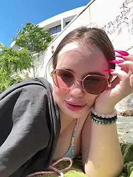 Snapshot of Sugarmusee chatting on June 17, 2026, 11:23 am Sugarmusee online show from June 17, 2026, 11:23 am