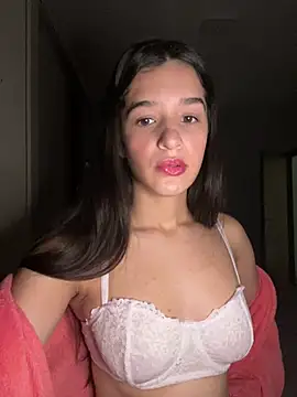 Snapshot of julhya_duarte chatting on June 1, 2026, 9:33 am julhya duarte online show from June 1, 2026, 9:33 am