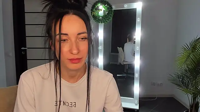 BouncySweety online show from December 20, 2024, 7:39 pm