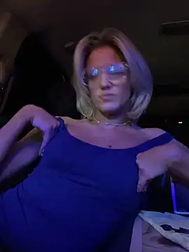ReverseCowgirl713 online show from May 30, 2026, 6:43 am
