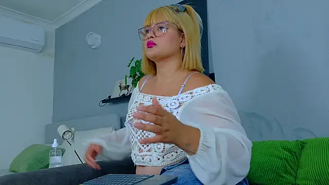 Snapshot of AteneaStorm__ chatting on May 28, 2026, 7:22 pm AteneaStorm online show from May 28, 2026, 7:22 pm