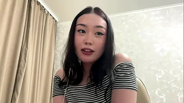 Snapshot of LilowNax chatting on May 26, 2026, 6:37 pm LilowNax online show from May 26, 2026, 6:37 pm