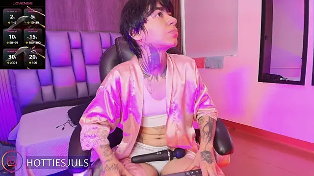 hottiesjuls online show from June 26, 2026, 4:00 pm
