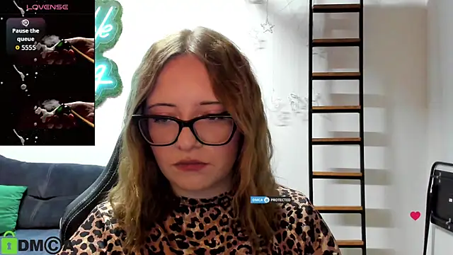 JuliNy x online show from June 6, 2026, 12:54 pm