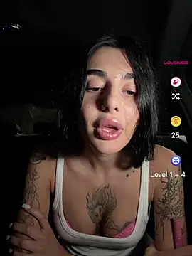 Snapshot of skinnytokyo_ chatting on May 28, 2026, 7:33 pm skinnytokyo online show from May 28, 2026, 7:33 pm