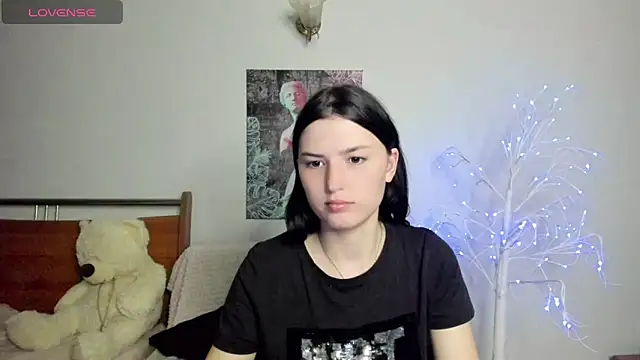 Kira Devi online show from May 26, 2026, 7:10 pm