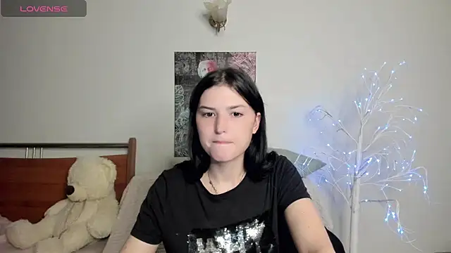 Kira Devi online show from May 27, 2026, 7:11 pm