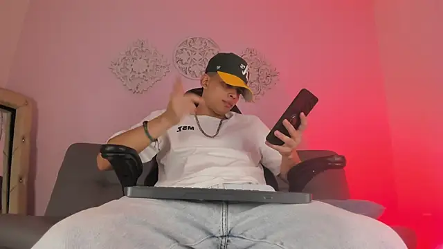 Snapshot of Matheww_strong chatting on May 25, 2026, 8:48 pm Matheww strong online show from May 25, 2026, 8:48 pm