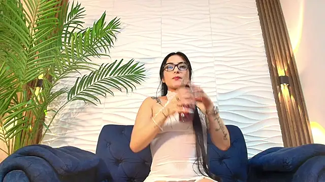 Zahara Hot  online show from May 30, 2026, 5:04 am