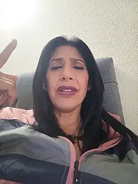 Snapshot of Samantha01_Rosse01 chatting on May 28, 2026, 7:11 pm Samantha01 Rosse01 online show from May 28, 2026, 7:11 pm