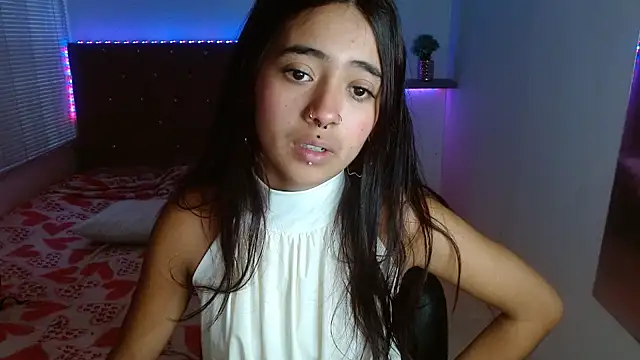 sofiacumgil online show from July 14, 2026, 2:56 pm