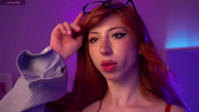 Mia Daddysgirl  online show from June 15, 2026, 8:27 am