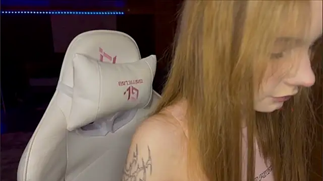 OpheliaVoss online show from June 12, 2026, 8:52 pm