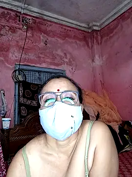 MoonLusty online show from June 5, 2026, 6:52 am