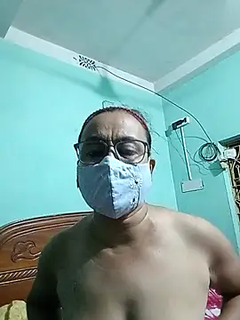 MoonLusty online show from July 14, 2026, 5:18 pm