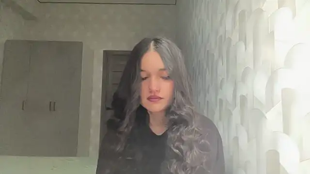 LisetteParajon online show from June 20, 2026, 5:10 am