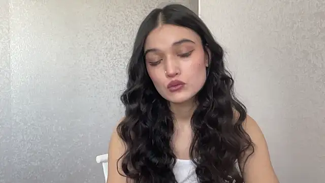 LisetteParajon online show from July 16, 2026, 5:02 am