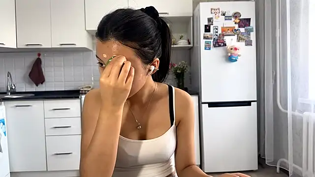 AikoHokonu online show from June 11, 2026, 7:17 am