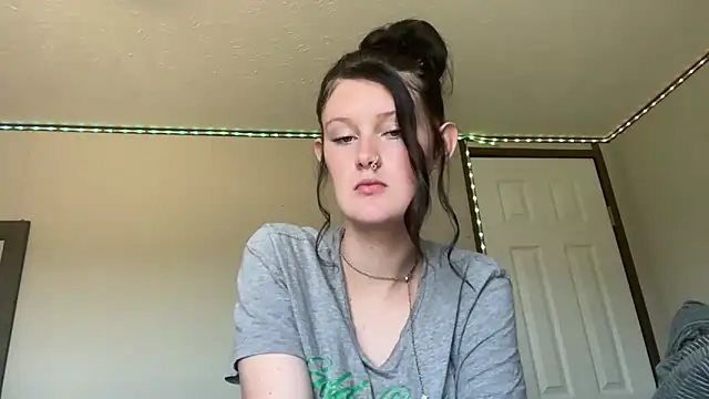 itsKaylaa online show from June 8, 2026, 7:47 pm