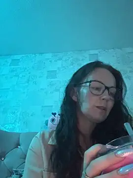 Luna-Vale online show from May 27, 2026, 10:29 pm