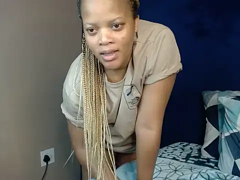 YellowMellow18 online show from July 5, 2026, 4:19 am