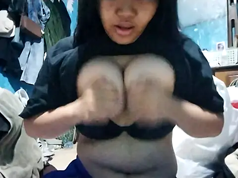 Snapshot of angelicnaughtybb chatting on July 26, 2026, 5:53 pm angelicnaughtybb online show from July 26, 2026, 5:53 pm