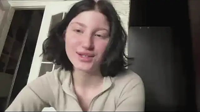 Snapshot of MckenzieOliver chatting on May 31, 2026, 7:59 am MckenzieOliver online show from May 31, 2026, 7:59 am