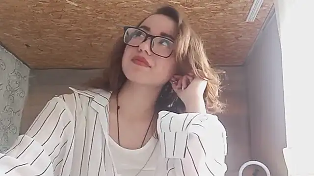 OliviaMoment online show from June 15, 2026, 8:27 am