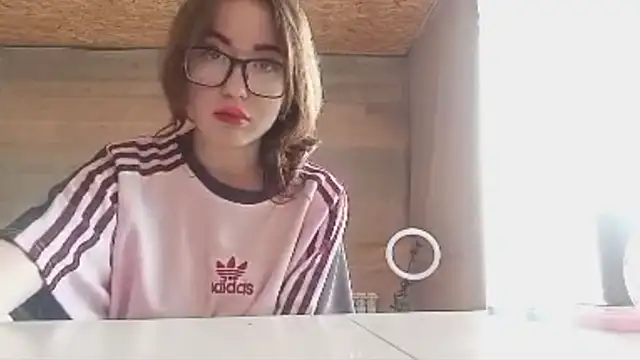 OliviaMoment online show from June 25, 2026, 10:42 am