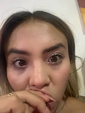 Snapshot of IvannaNou chatting on May 29, 2026, 12:41 am IvannaNou online show from May 29, 2026, 12:41 am