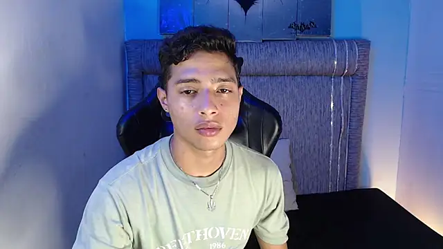 Snapshot of Yuztin_little_ chatting on June 9, 2026, 8:09 pm Yuztin little online show from June 9, 2026, 8:09 pm