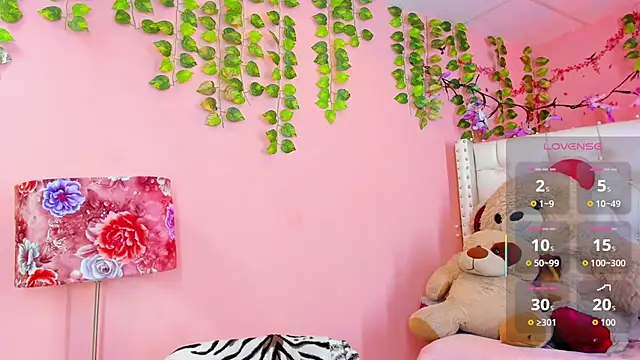 Snapshot of valentinee_xo chatting on June 26, 2026, 5:12 am valentinee xo online show from June 26, 2026, 5:12 am