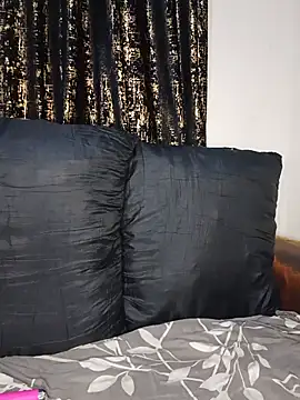 Freakyapple1 online show from July 18, 2026, 2:16 am